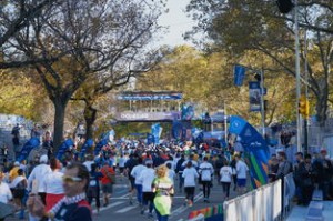 KAIYUN 中国大陆-伦敦马拉松跑手破纪录，现场欢呼不断，伦敦马拉松比赛